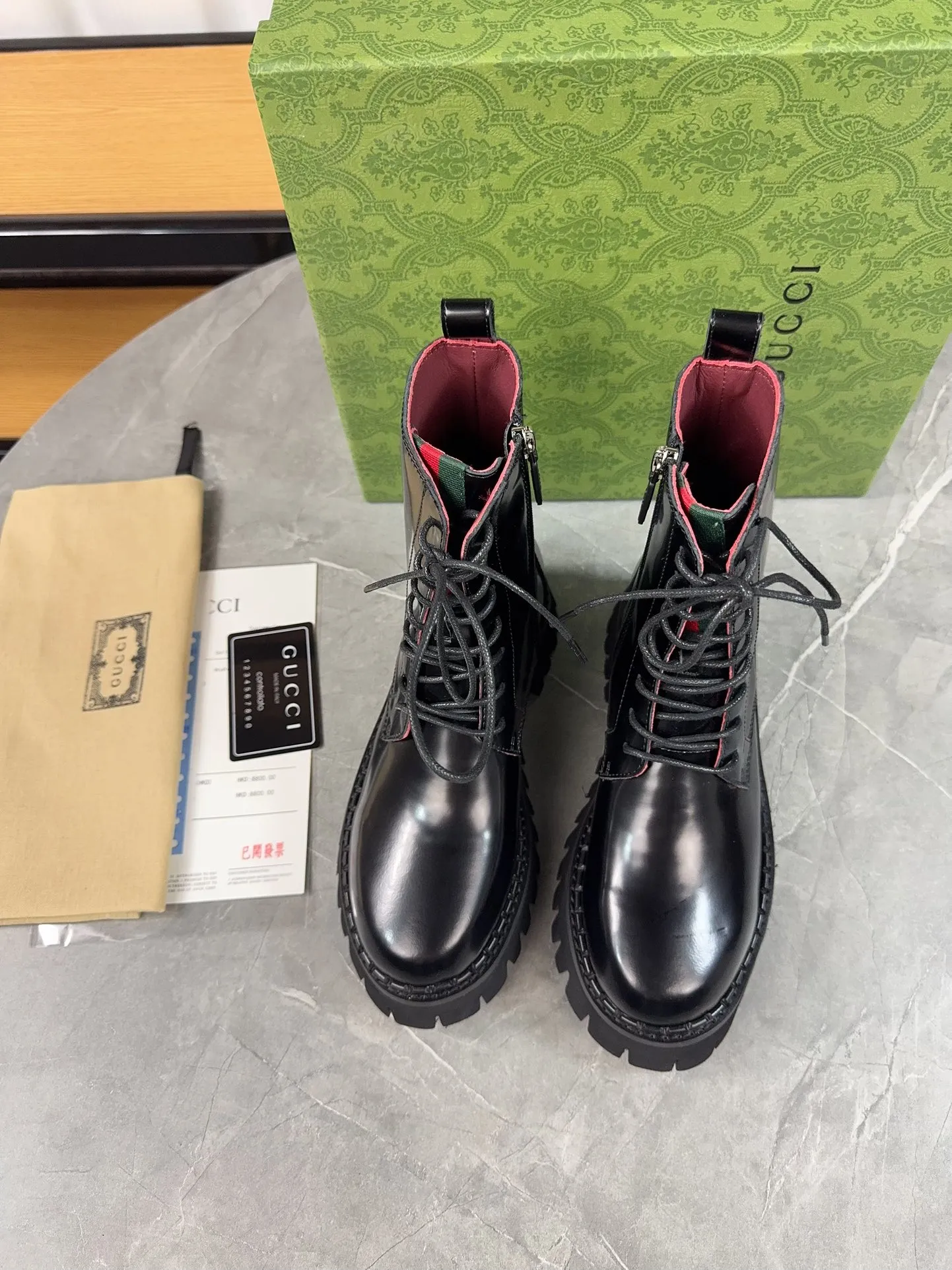 Men's shoes 💰640💰 New model from Gucci, double GG groove thick-soled loafers. The original version is made 1:1. Super beautiful quality, classic model at the counter. ❶Upper: original open-edge beaded cowhide ❷Inner lining: water-dyed cowhide ❸Feet: water-dyed cowhide ❹Outsole: ultra-light original sole ❺thick sole heightening: 3.5cn ❻Packing: original packaging ❼Number: 35-42 (41 41 customized, non-refundable) Men's model: 38-46 (45, 46 customized, non-refundable)